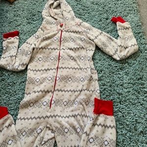 NEVER WORN VERY COMFORTABLE FESTIVE SLEEPER